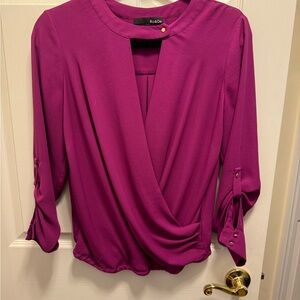 Ro & De fuchsia blouse. Size Small. Gold detail.